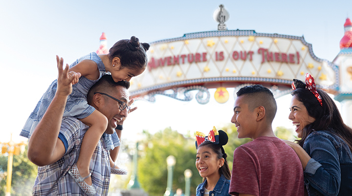 Extra Day Free - 5-Day DISNEYLAND® PARK HOPPER® with Lightning Lane - <b>Refundable Tickets</b>
