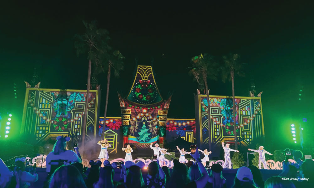 Jingle Bell Jingle BAM at Hollywood Studios in Disney World dancers performing