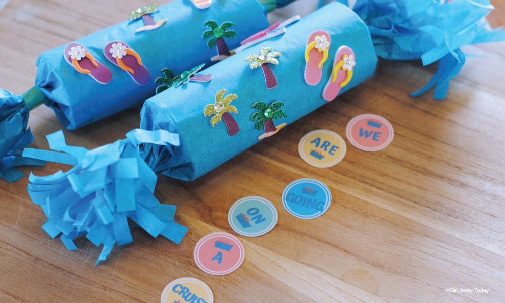 Turquiose confetti popper with beach stickers