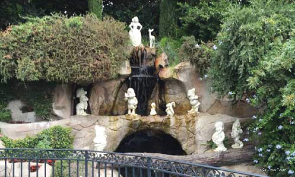 Snow White and the Seven Dwarves Statues at Disneyland