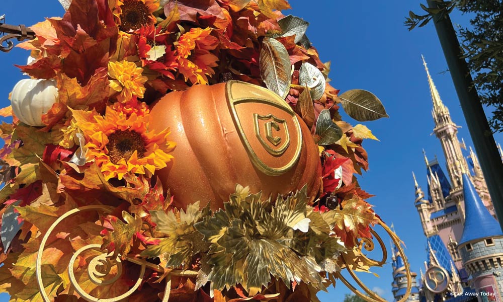 Wreath with Cinderella's carriage made of a pumpkin hanging on a light post