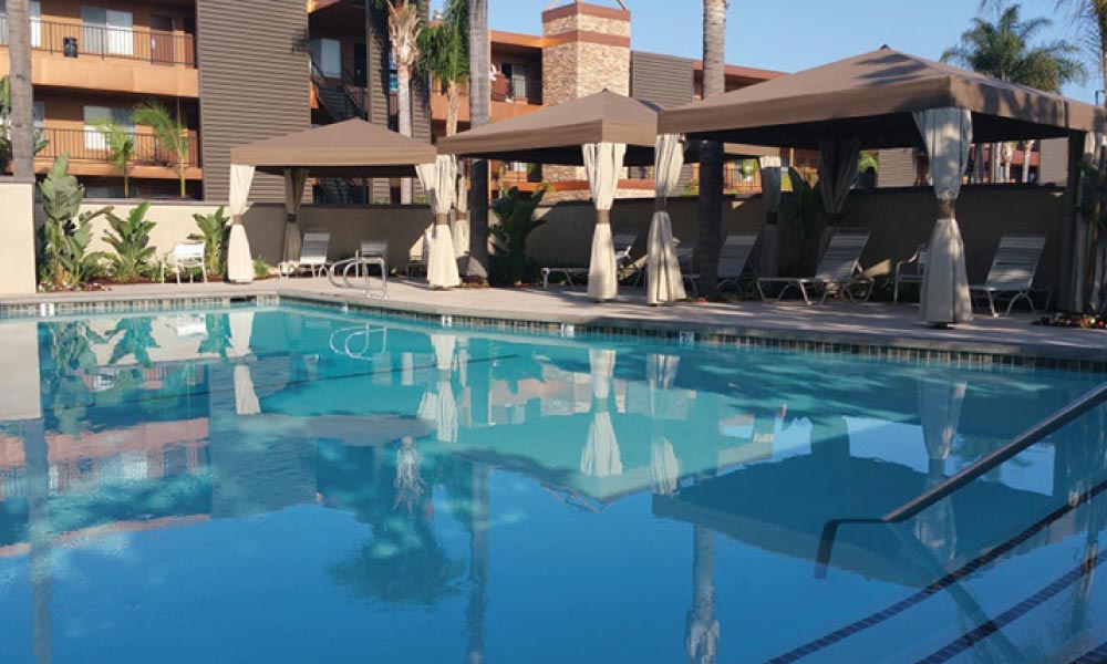 Best Western Stovalls Inn pool with three cabanas