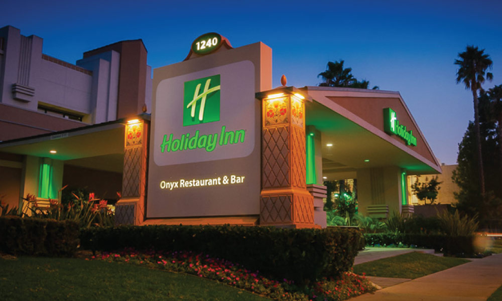 Exterior of Holiday Inn & Suites Anaheim Hotel